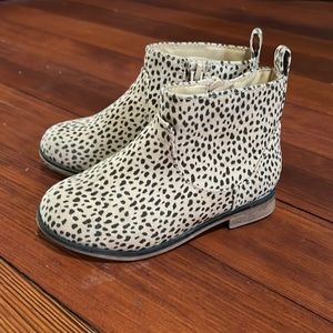 Faux suede cheetah ankle boots 8T